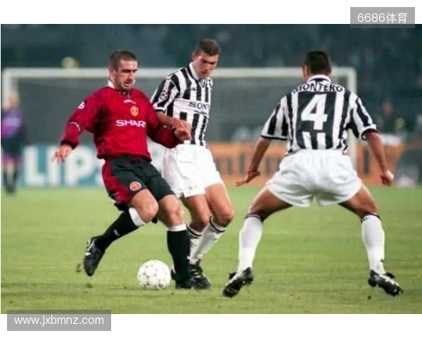 曼晚:阿马德可胜任右翼卫位置,但曼联需再引进一名左翼卫