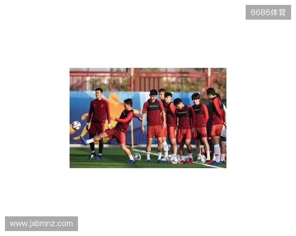 日本队全员集合备战麒麟挑战杯,前田大然“泡面头”抢眼